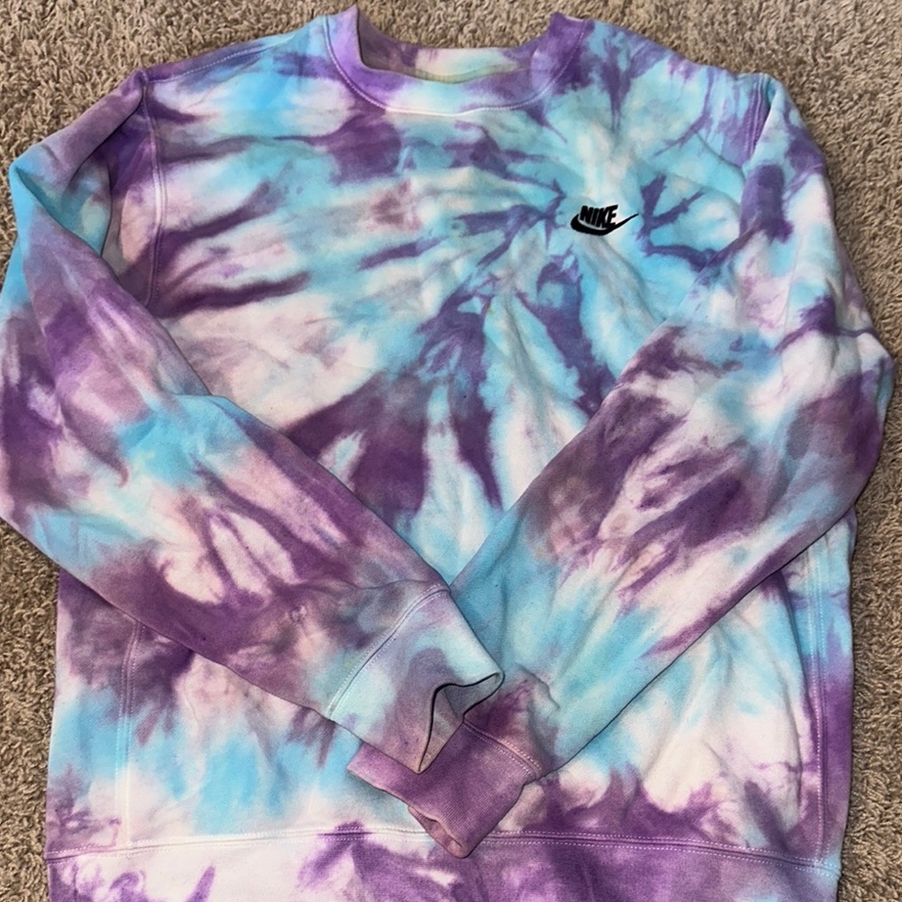 Nike Tie-Dye Sweatshirt